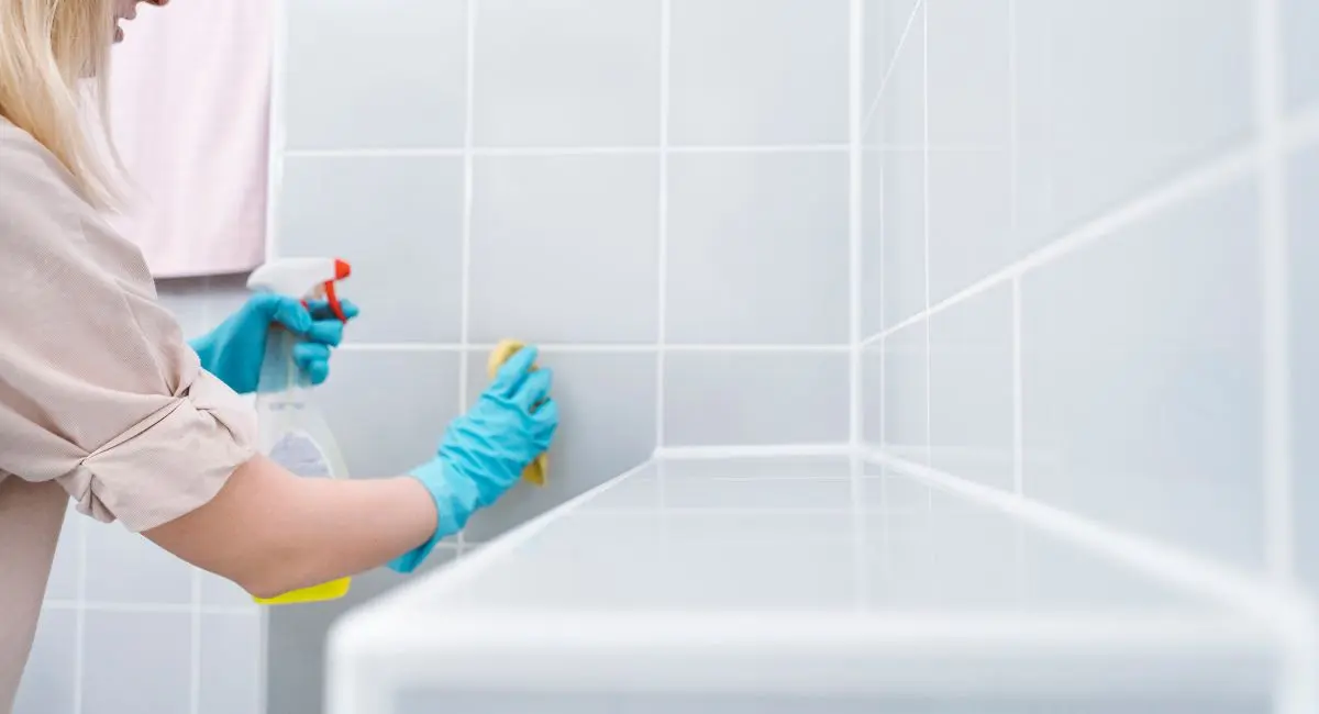 Move Out cleaning Before Bathroom move out cleaning before and after